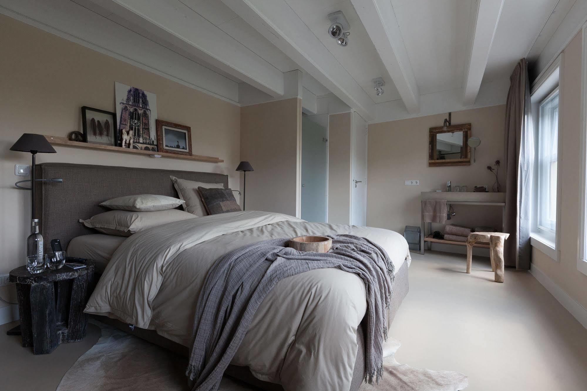 Mother Goose Hotel Utrecht Bagian luar foto